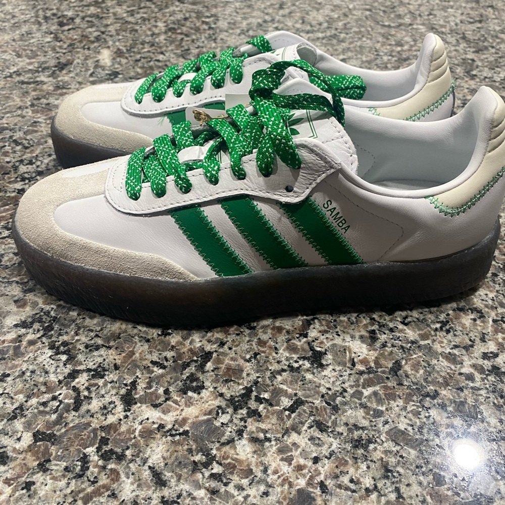 (New) Adidas Samba W Athletic shoe; cloud white/green/gum; - Picture 2 of 8